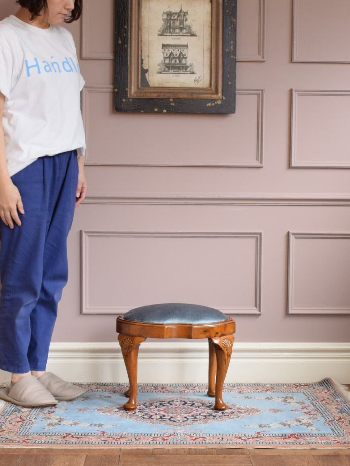 アンティークのフットスツール