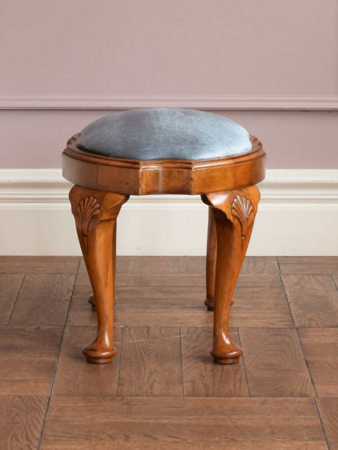 アンティークスツールの側面