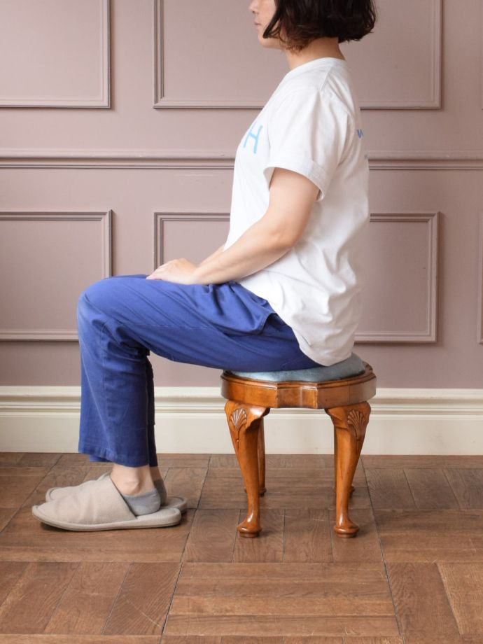 アンティークのフットスツール