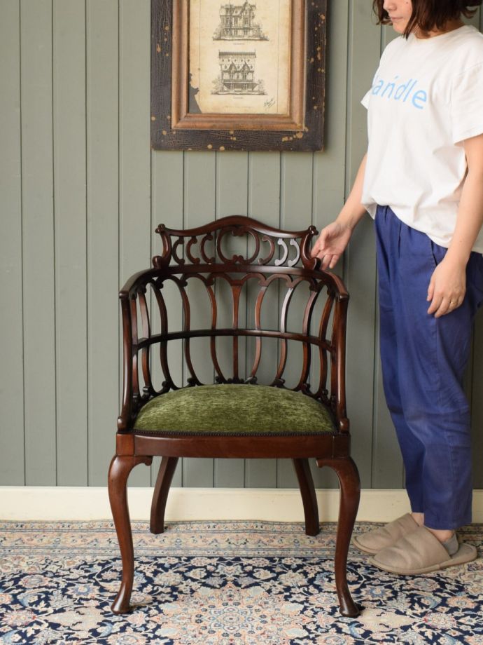 英国アンティークのサロンチェア