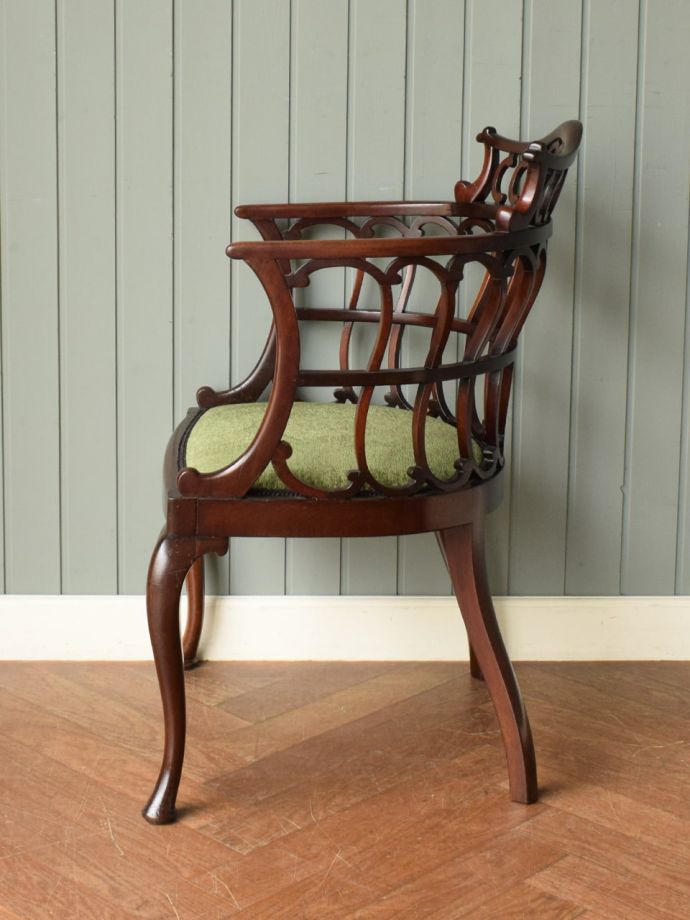 アンティークの椅子の側面