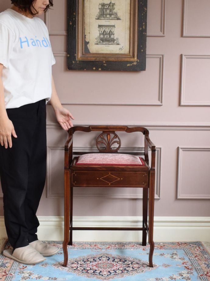 英国アンティークのサロンチェア