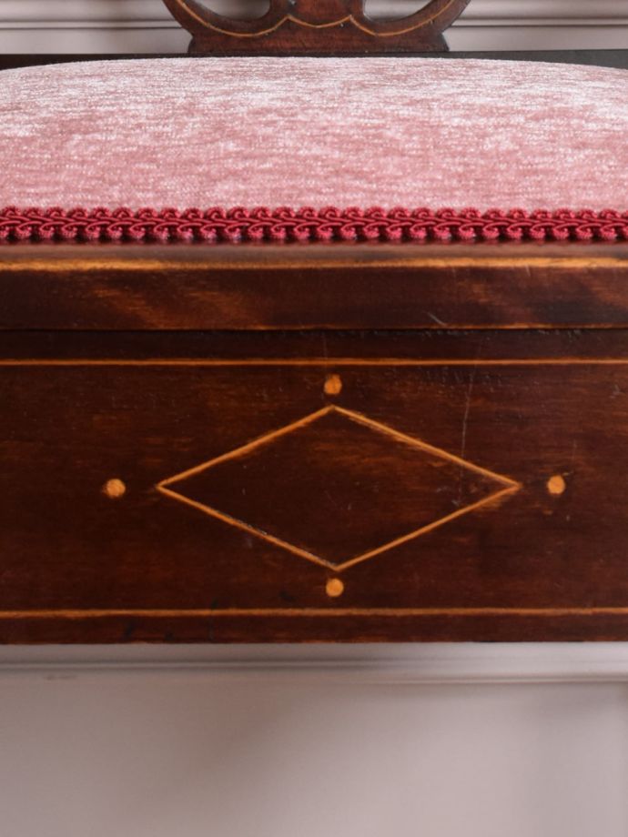 英国アンティークらしい装飾