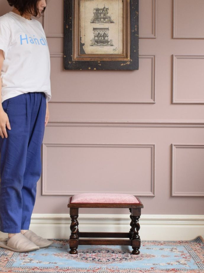 アンティークのスツール