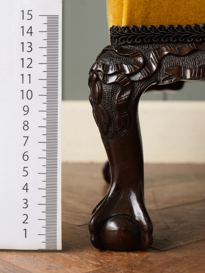 アンティークスツールの脚