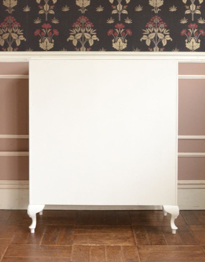 アンティークのチェスト アンティーク家具 フレンチスタイルのアンティーク家具、真っ白な5段チェスト 。きちんとメンテナンスしてあるので、裏側もキレイです。(q-608-f)