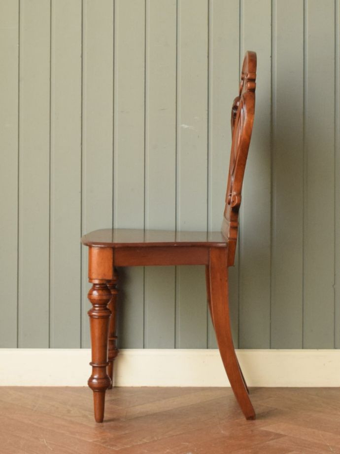 アンティークの椅子の側面