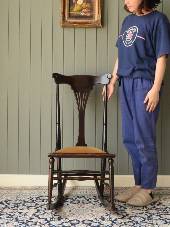 英国アンティークのロッキングチェア