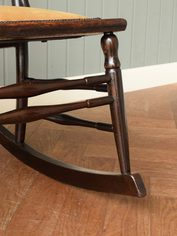 アンティークチェアの脚