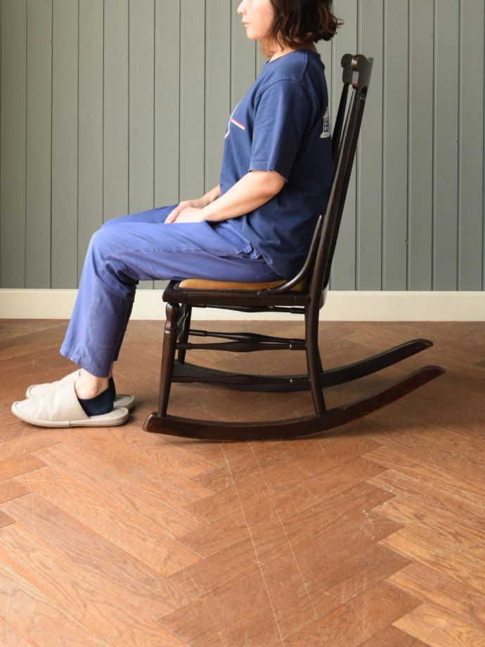 ロッキングチェアの横顔