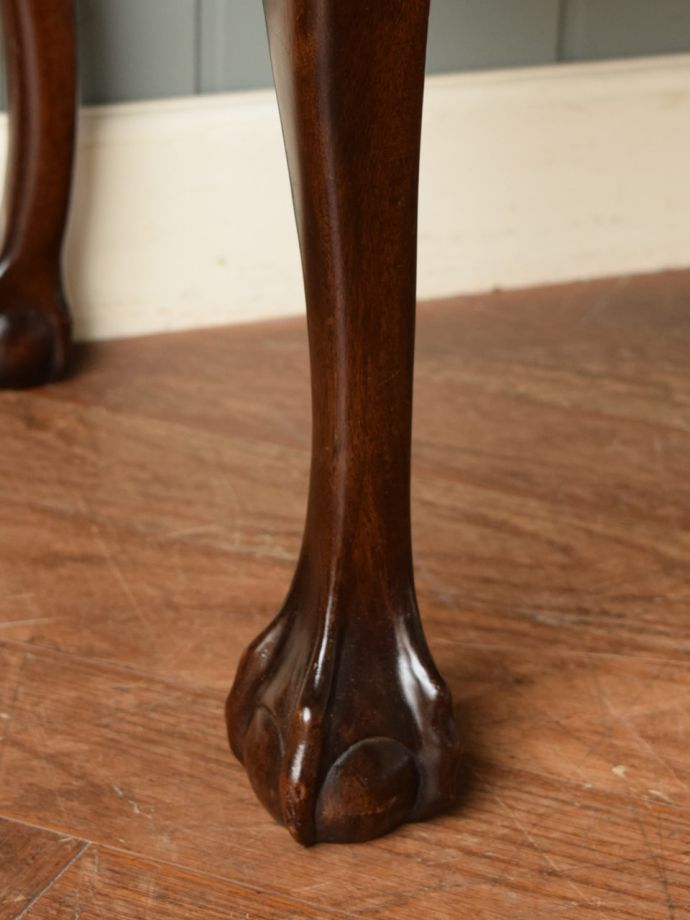 アンティークチェアの脚