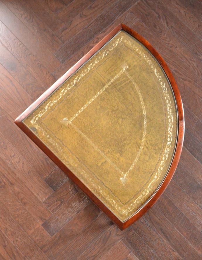 ロイドテーブル アンティーク家具 アンティークの英国家具、マホガニー材のコーナーコンソールテーブル。きちんとお直ししているので、天板もキレイな状態です。(q-615-f)