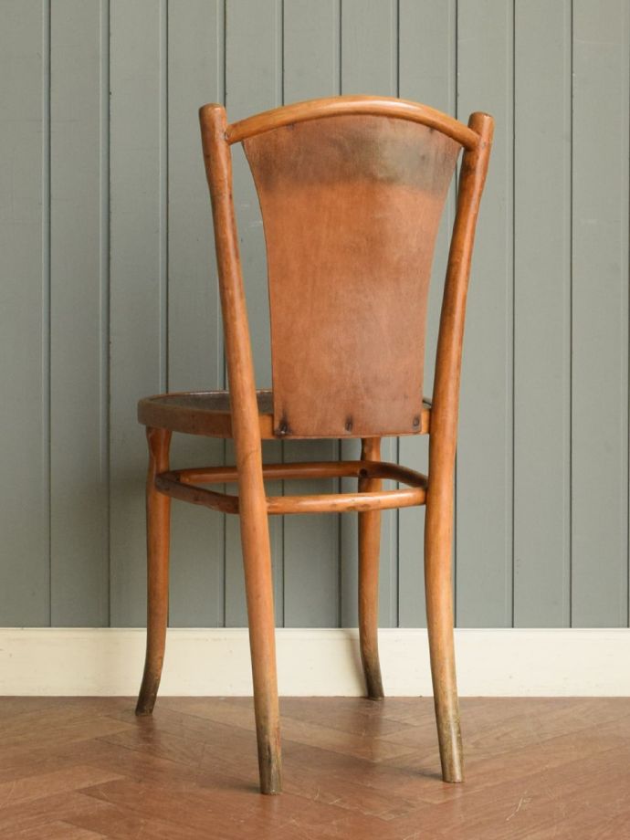 おしゃれな椅子、ベントウッドチェアの後ろ姿