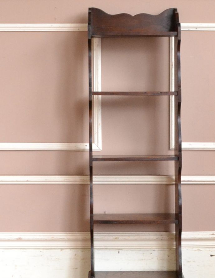 オープンシェルフ・オープンラック アンティーク家具 英国スタイルのアンティーク家具、オープンタイプのブックシェルフ(本棚)。棚板でしっかり仕切られているので整理整頓しやすいですよ。(q-660-f)