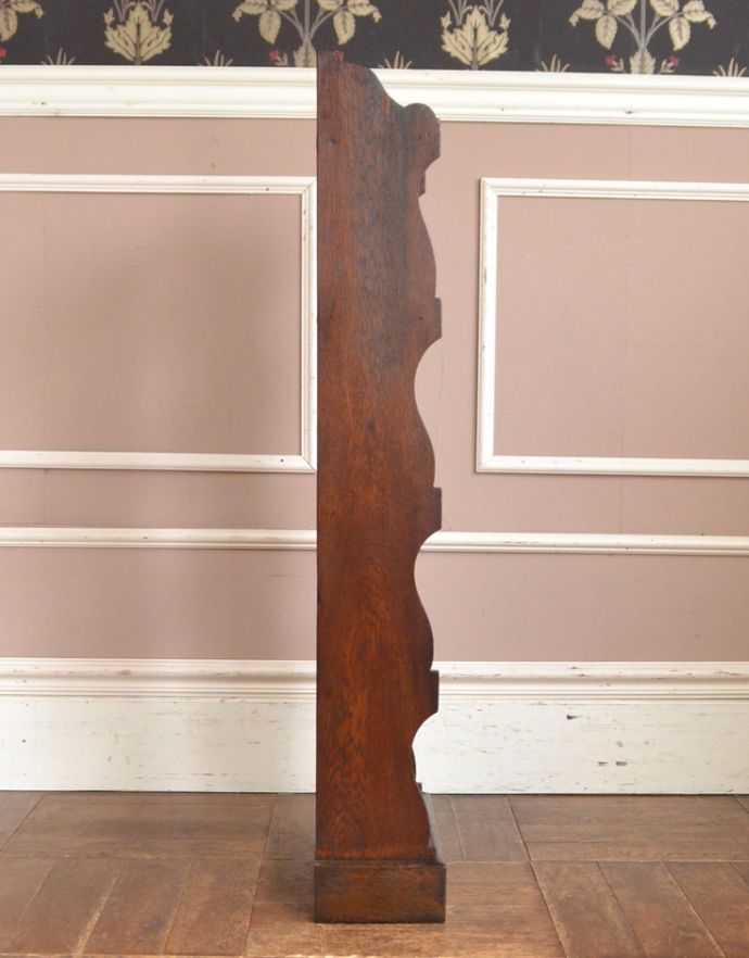 オープンシェルフ・オープンラック アンティーク家具 英国スタイルのアンティーク家具、オープンタイプのブックシェルフ(本棚)。横から見てもピカピカです。(q-660-f)