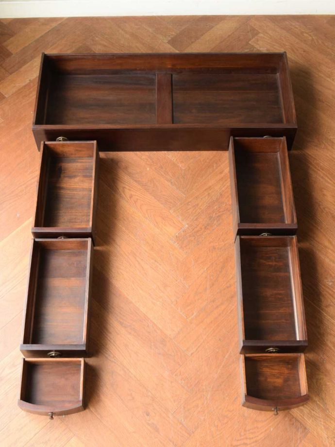 ドレッサーの引き出しの中