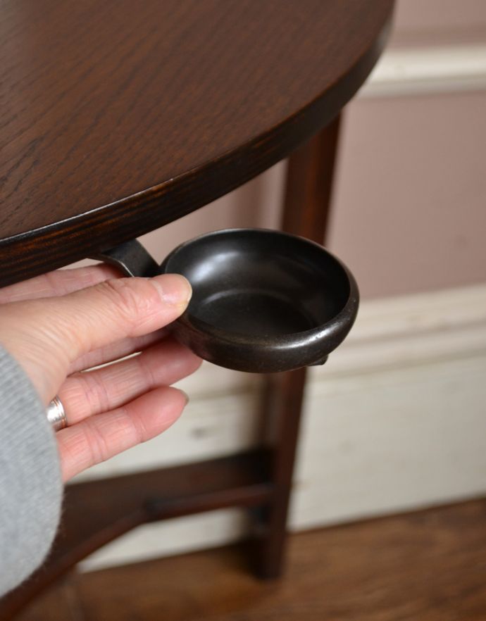 アンティークのテーブル アンティーク家具 アンティークの英国家具、ハーフムーン型のコンソールテーブル。小さなトレーがついていました天板の下には灰皿がついいます。(z-062-f)