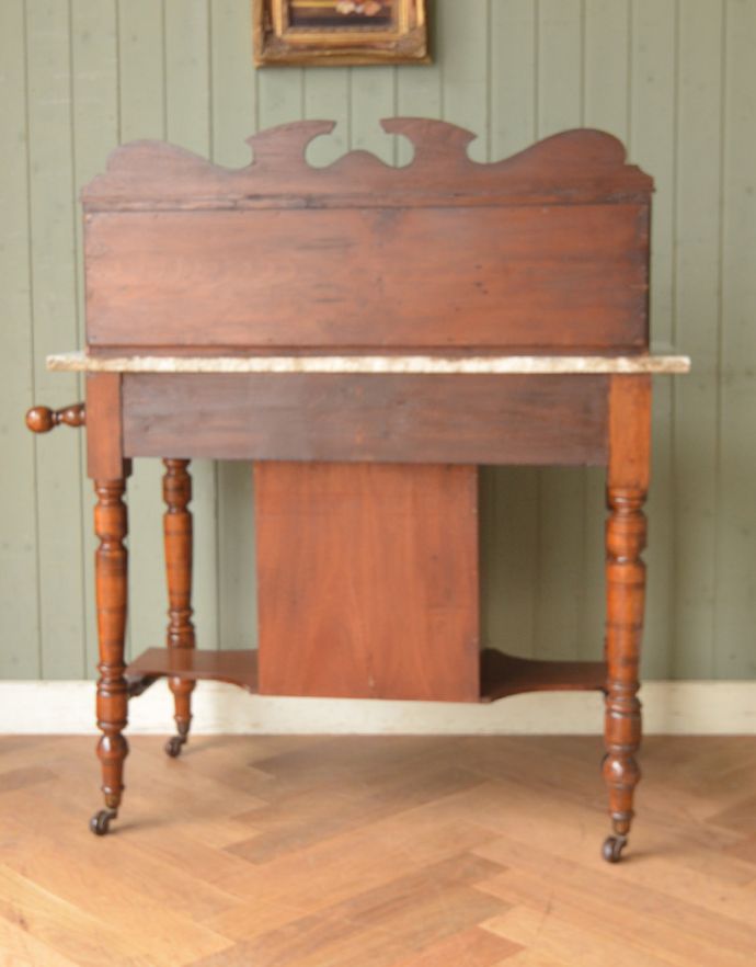 アンティークのキャビネット　アンティーク家具　色も柄も美しいお花のタイルが付いたウォッシュスタンド、イギリスのアンティーク家具。きちんとメンテナンスしてあるので、裏側もキレイです。(q-679-f)