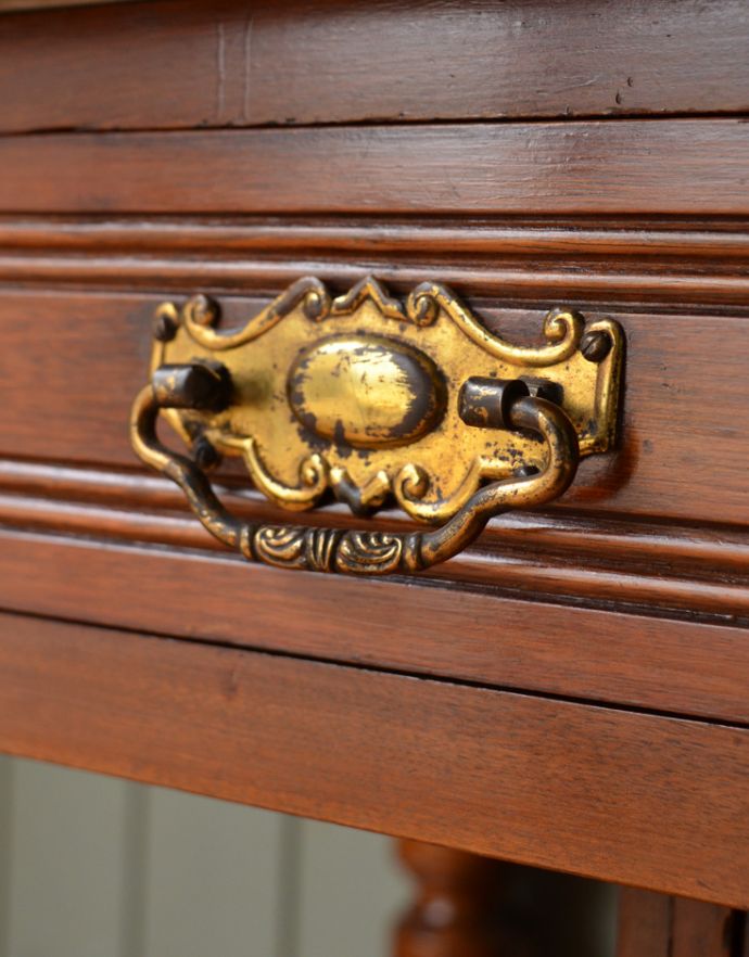 アンティークのキャビネット　アンティーク家具　色も柄も美しいお花のタイルが付いたウォッシュスタンド、イギリスのアンティーク家具。アンティークの装飾がオシャレな取っ手です。(q-679-f)