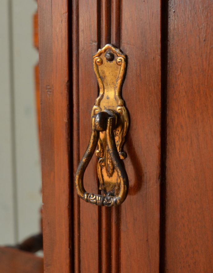 アンティークのキャビネット　アンティーク家具　色も柄も美しいお花のタイルが付いたウォッシュスタンド、イギリスのアンティーク家具。味わい深い取っ手から、時間の流れを感じることができます。(q-679-f)