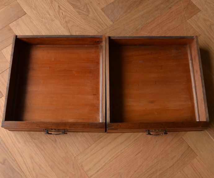 アンティークのキャビネット　アンティーク家具　色も柄も美しいお花のタイルが付いたウォッシュスタンド、イギリスのアンティーク家具。引き出しは2杯。(q-679-f)