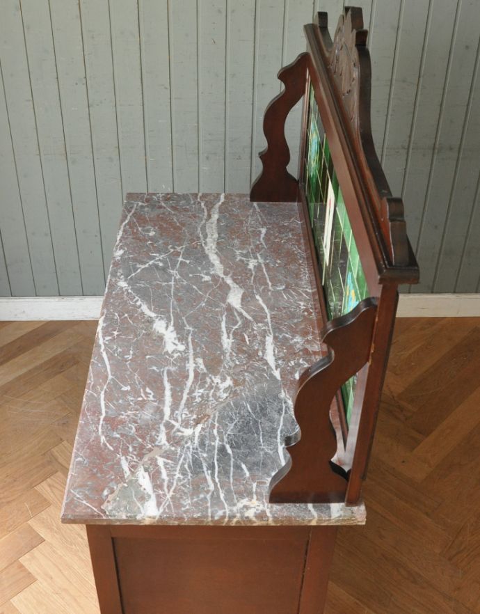 サイドボード アンティーク家具 タイルが美しいアンティークの引き出し付きのウォッシュスタンド、ウォルナット材の英国家具。天板もキレイな天然大理石。(q-681-f)