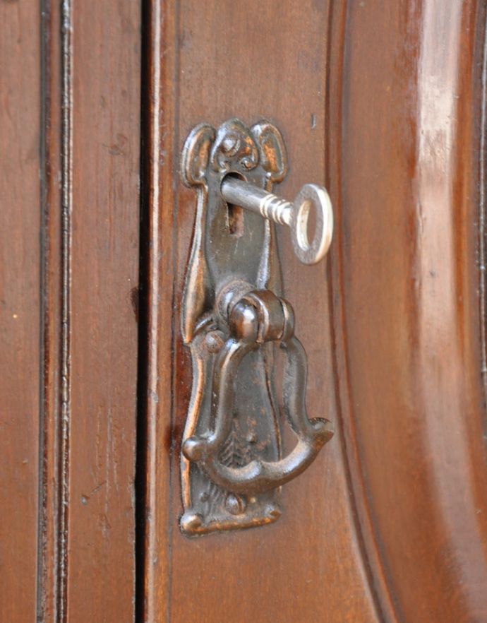 サイドボード アンティーク家具 タイルが美しいアンティークの引き出し付きのウォッシュスタンド、ウォルナット材の英国家具。鍵も一緒に見つかりました。(q-681-f)