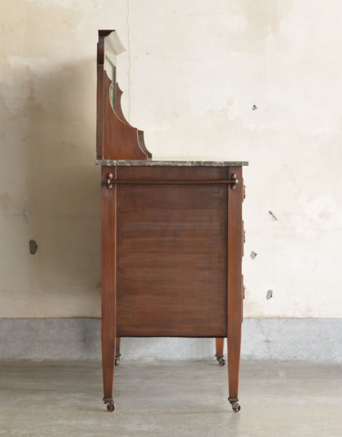 アンティークのキャビネット　アンティーク家具　英国アンティーク家具、木目もグリーンのタイルも美しいウォッシュハンドスタンド（チェスト）。しっかりお直ししていますので、安定感があります。(q-682-f)