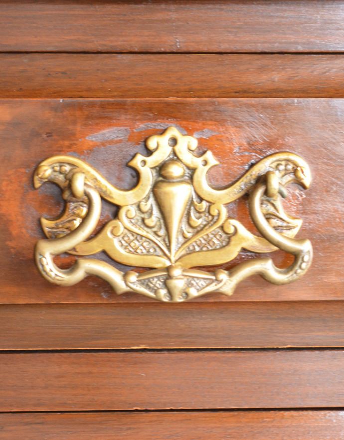 アンティークのキャビネット　アンティーク家具　英国アンティーク家具、木目もグリーンのタイルも美しいウォッシュハンドスタンド（チェスト）。華やかな引き出しの取っ手です。(q-682-f)