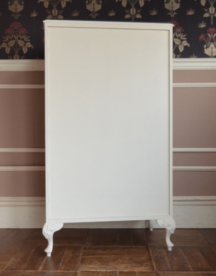 アンティークのチェスト　アンティーク家具　憧れのアンティークのフレンチ家具、真っ白な6段チェスト 。きちんとメンテナンスしてあるので、裏側もキレイです。(q-684-f)