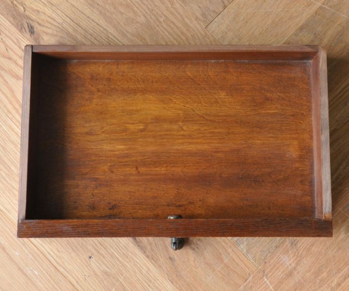 ロイドテーブル アンティーク家具 アンティークの英国家具、ツイスト脚が美しいオーク材のコーナーホールテーブル。引き出しは1杯。(q-687-f)