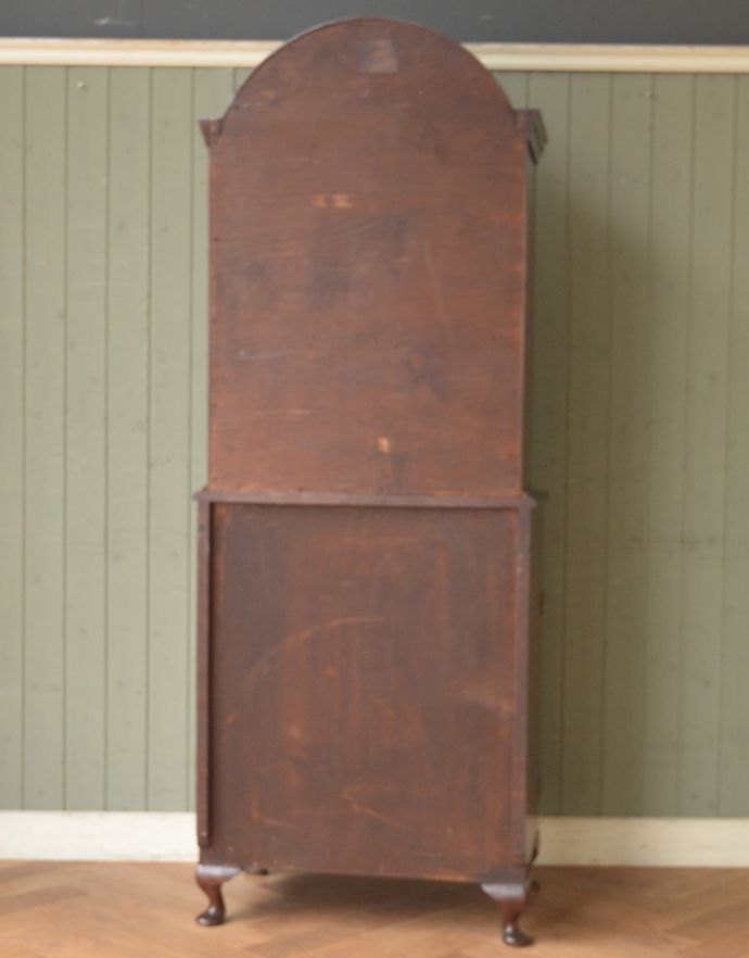 アンティークのキャビネット　アンティーク家具　美しいマホガニー材のアンティーク家具、英国のガラスキャビネット（カップボード） 。きちんとメンテナンスしてあるので、裏側もキレイです。(q-688-f)