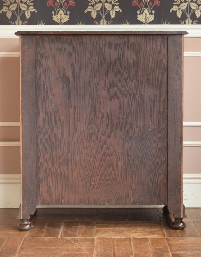 アンティークのキャビネット　アンティーク家具　扉と引き出しが付いた英国家具、アンティークカップボードチェスト（食器棚）。きちんとメンテナンスしてあるので、裏側もキレイです。(q-712-f)