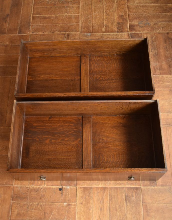 アンティークのキャビネット　アンティーク家具　扉と引き出しが付いた英国家具、アンティークカップボードチェスト（食器棚）。引き出しは２杯付いています。(q-712-f)