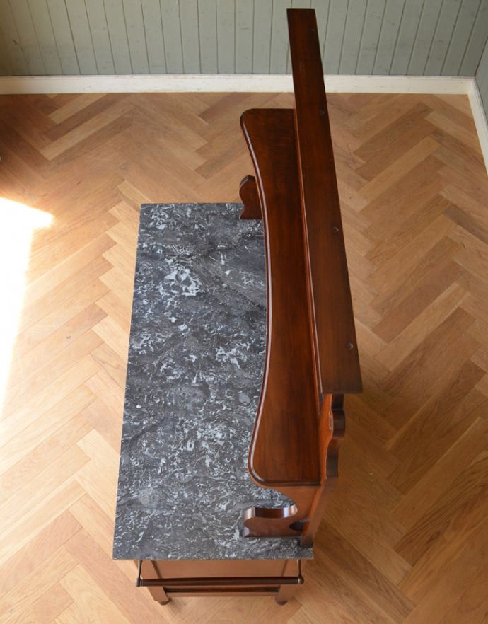 アンティークのキャビネット アンティーク家具 タイル、そして木目が美しいアンティークのウォッシュスタンド、ウォルナット材の英国家具。天板もキレイな天然大理石。(q-717-f)