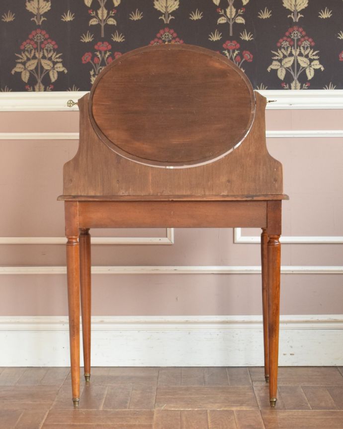 アンティークのドレッサー　アンティーク家具　スラっとしたシルエットが女性らしいフランス家具、アンティークのドレッシングテーブル。きちんとメンテナンスしてあるので、裏側もキレイです。(q-735-f)