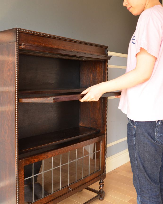 アンティークのキャビネット　アンティーク家具　英国家具らしいオシャレなスタッキングブックケース（オーク材）。扉は上に上げて、スライドさせて中にしまいます。(q-746-f)