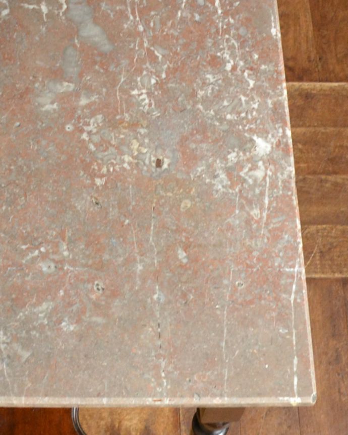 サイドボード アンティーク家具 天然石を天板に使用した贅沢なアンティーク家具、ブルータイル入りのウォッシュハンドスタンド。コンディションもバッチリ!天然大理石はコンディションが一番大事なポイント。(q-751-f)