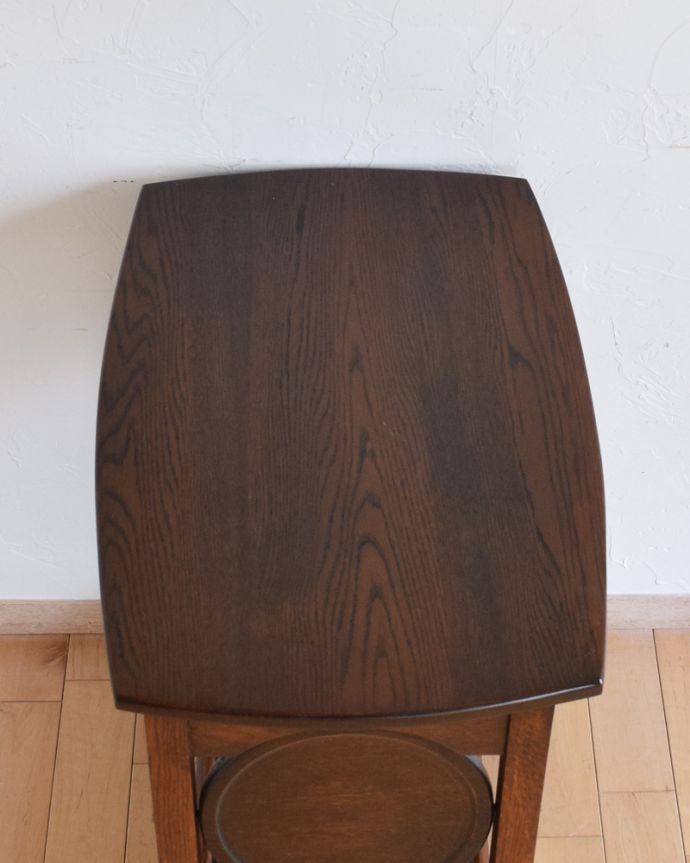 アンティークのワゴン・トローリー　アンティーク家具　英国らしいアンティーク家具、ケーキスタンド付きのトローリー（オーク材）。天板もキレイに仕上げました。(q-765-f-1)