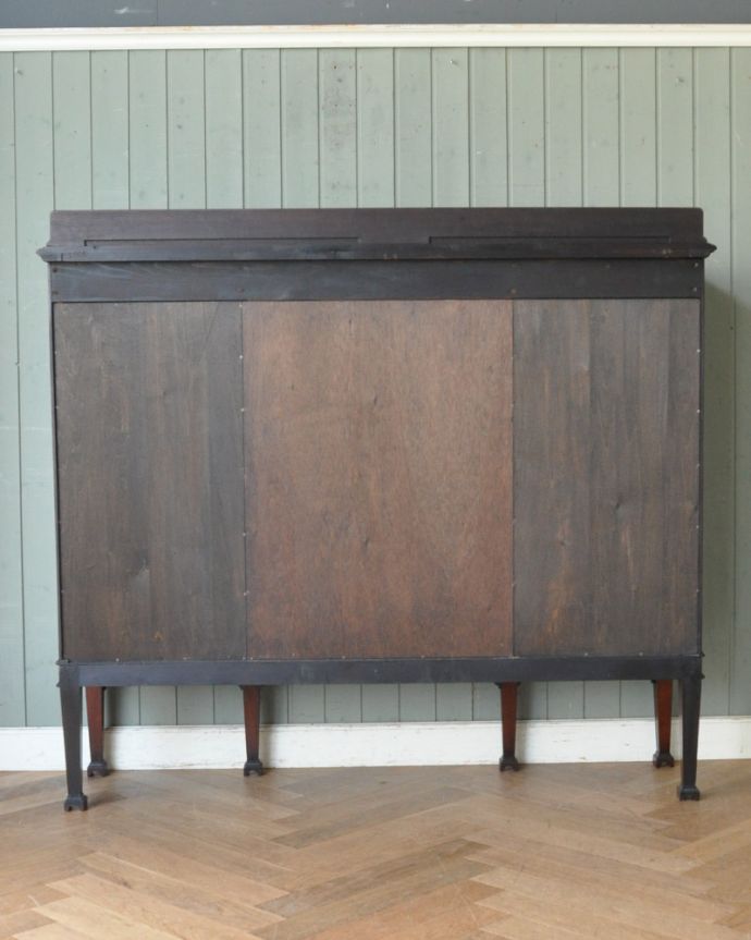 アンティークのキャビネット　アンティーク家具　憧れのシノワズリーなアンティーク家具、マホガニー材のガラスキャビネット（ディスプレイキャビネット）。裏もキレイにメンテナンスしてあります。(q-774-f)