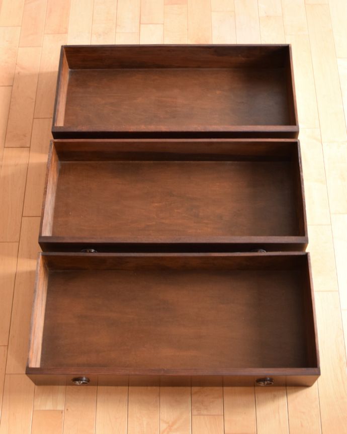 アンティークのチェスト　アンティーク家具　英国の定番アンティーク家具、落ち着いたオーク材の３段チェスト。何を入れても大丈夫。(q-778-f-1)