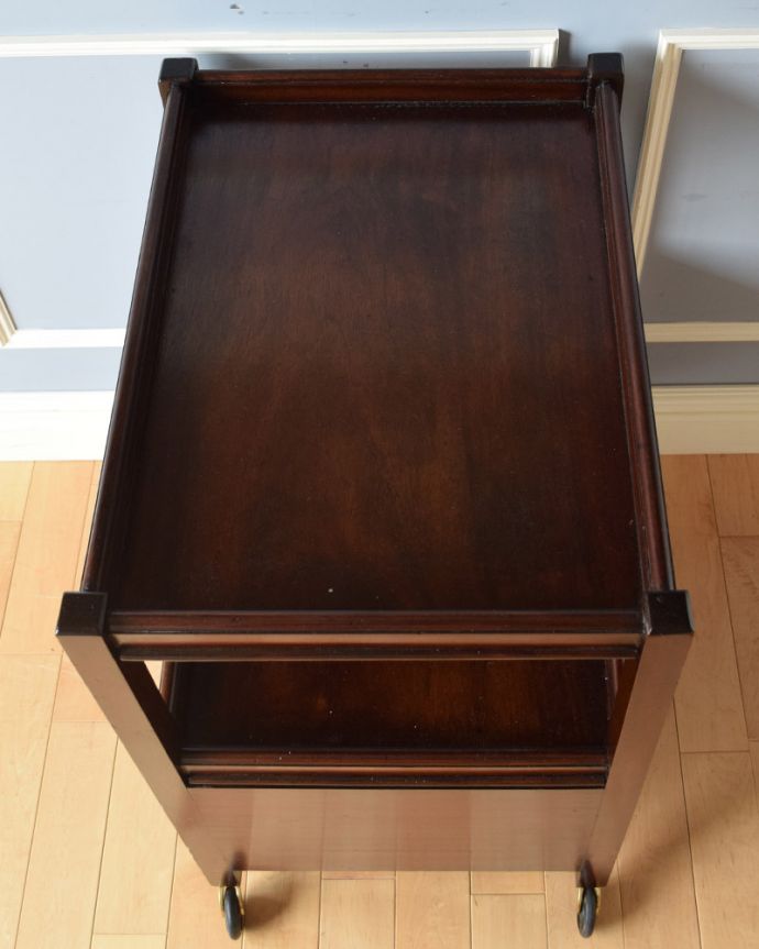 アンティークのワゴン・トローリー アンティーク家具 1880年代のアンティーク英国家具、マホガニー材を使用した、引き出し付きのトローリー 。天板もキレイに仕上げました。(q-788-f)