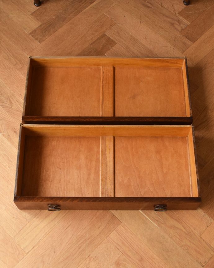 アンティークのチェスト　アンティーク家具　アンティーク家具、伝統的アンティークの風格たっぷりな英国カップボードチェスト。引き出しは２杯。(q-795-f)