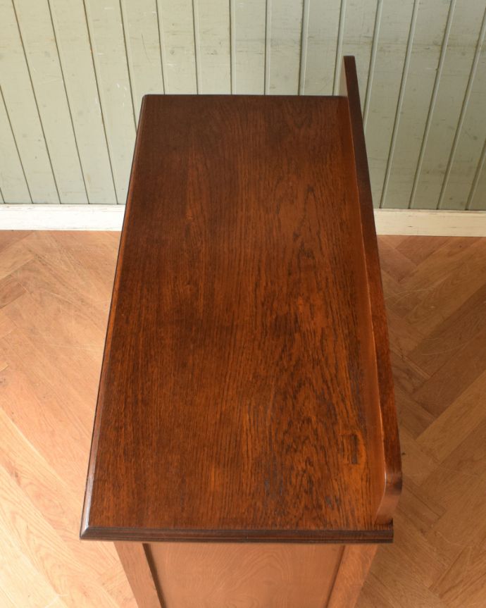 アンティークのチェスト　アンティーク家具　アンティーク家具、伝統的アンティークの風格たっぷりな英国カップボードチェスト。天板もピカピカにお直ししました。(q-795-f)