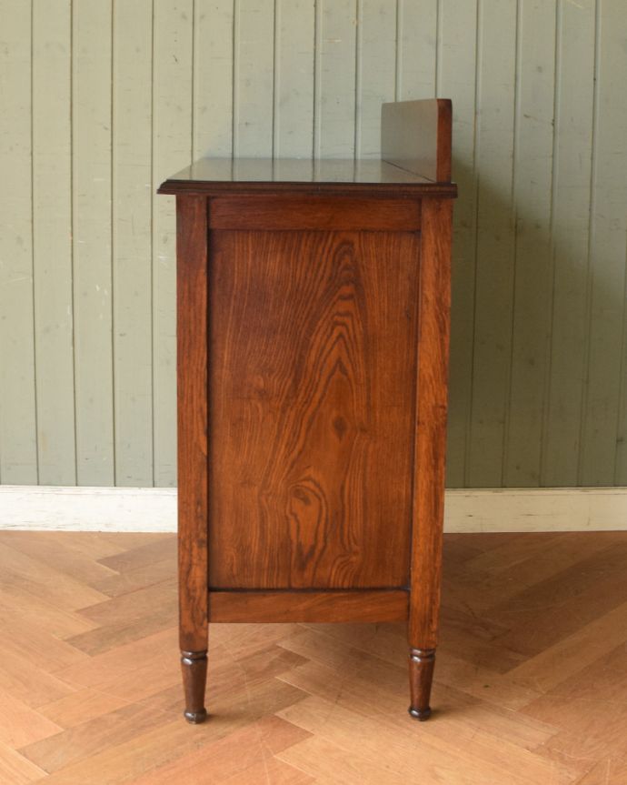 アンティークのチェスト　アンティーク家具　アンティーク家具、伝統的アンティークの風格たっぷりな英国カップボードチェスト。サイドから見てもキレイです。(q-795-f)