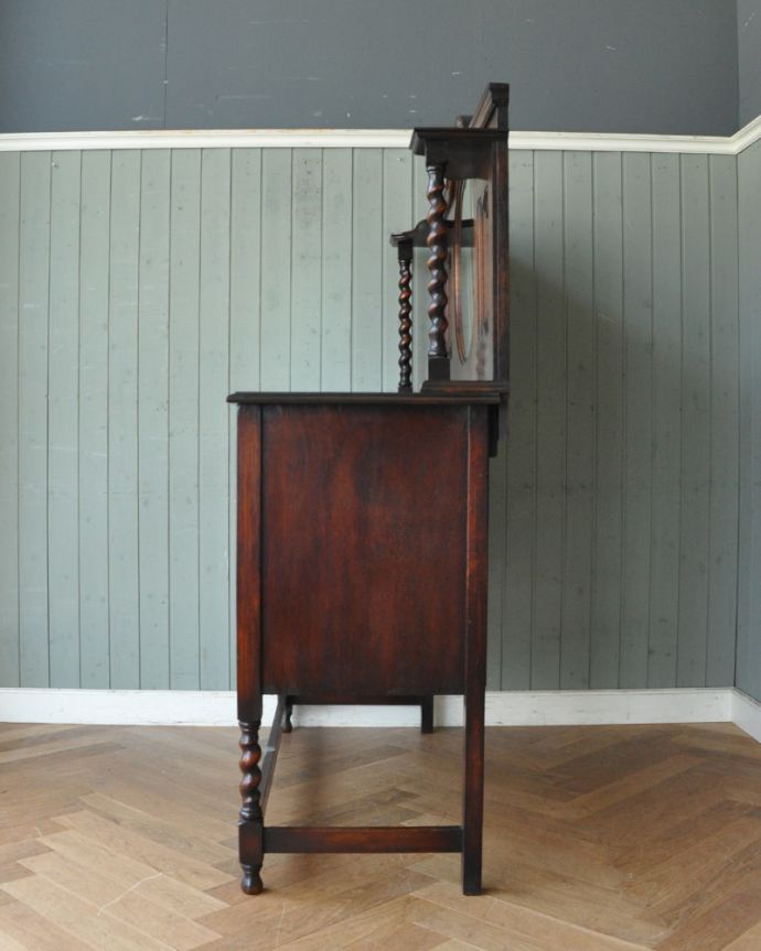 サイドボード アンティーク家具 英国アンティーク家具、オーク材のミラーバックサイドボード(ミラー付きチェスト)。横から見た姿もステキ横から見てみるとこんな感じです。(q-798-f)