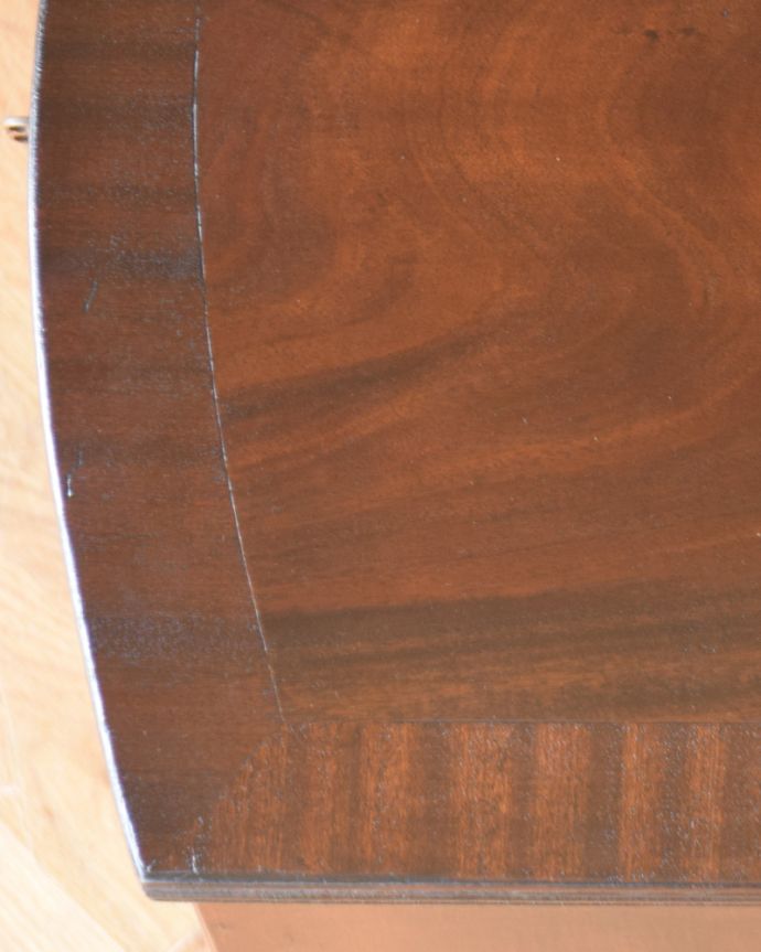 アンティークのチェスト アンティーク家具 トレー付きのチェストオブドロワーズ、マホガニー材のアンティーク英国家具。角も美しくカッティングされています。(q-806-f)