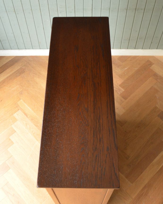 アンティークのキャビネット アンティーク家具 ステンドグラス扉のブックケース(本棚)、英国のアンティーク家具。天板もピカピカにお直ししました。(q-842-f)