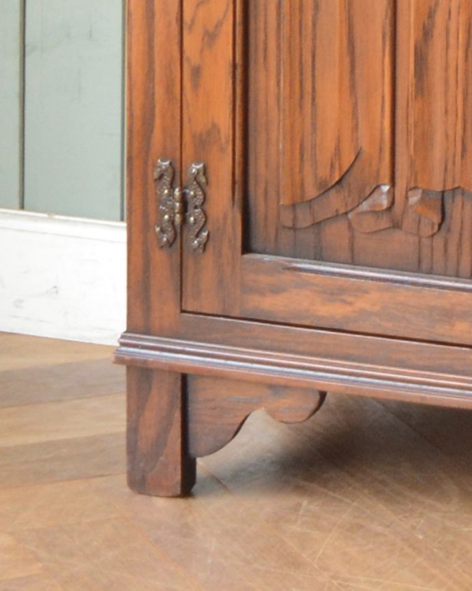 アンティークのキャビネット アンティーク家具 ステンドグラス扉のブックケース(本棚)、英国のアンティーク家具。しっかりとした安定感があります。(q-842-f)