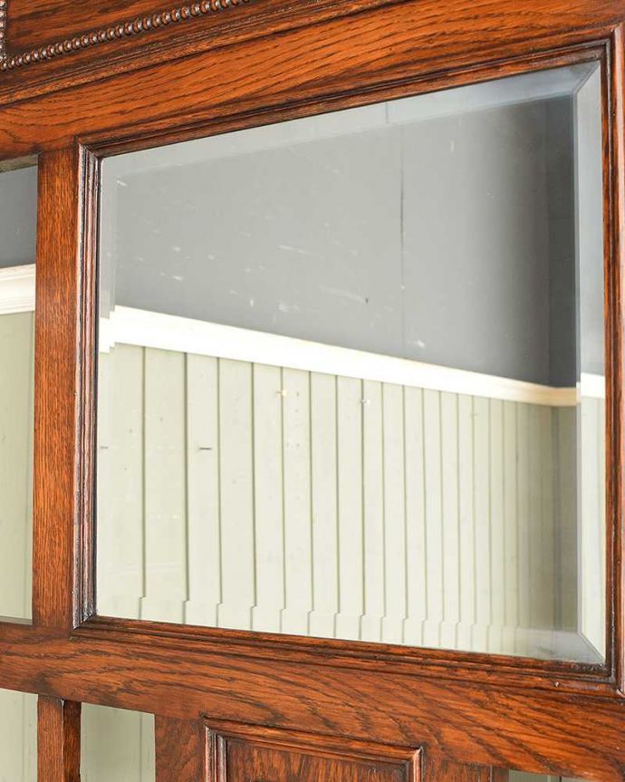 アンティークの玄関収納　アンティーク家具　傘立てとフックが一緒になった機能的な英国アンティーク家具、鏡付きのホールスタンド。お出かけ前にミラーでチェックやっぱり玄関にはミラーが必要！出かける前にサッと身だしなみチェックできるから便利です。(q-868-f-1)